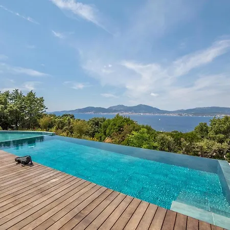 Domain U Tempu Persu Sleeps 12 With Park Villa