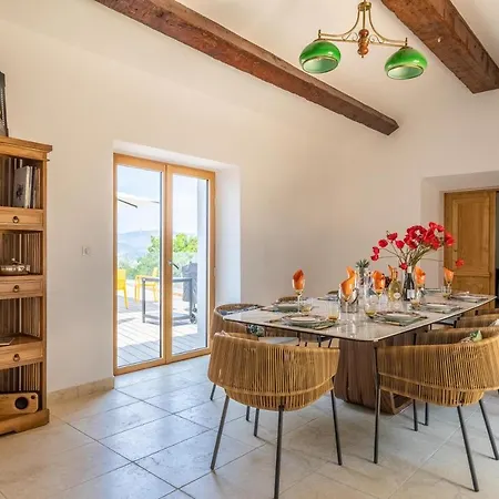 Domain U Tempu Persu Sleeps 12 With Park Villa *