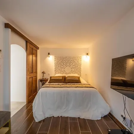 Domain U Tempu Persu Sleeps 12 With Park Villa