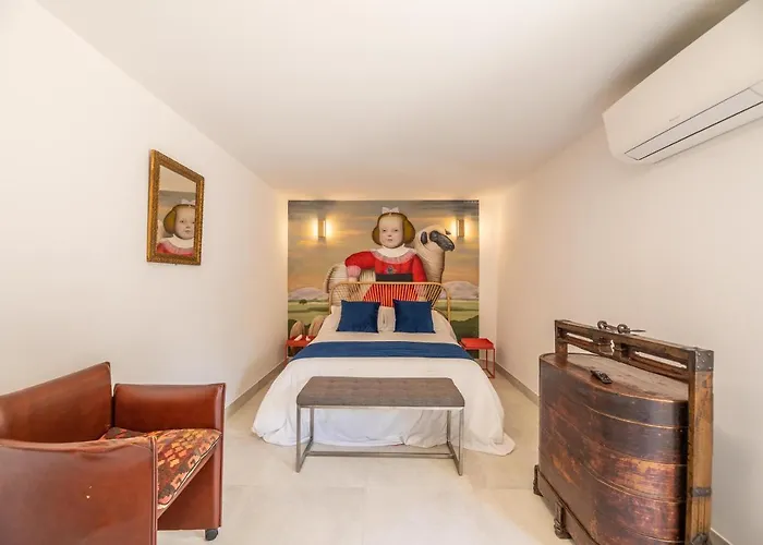 Vila Domain U Tempu Persu Sleeps 12 With Park
