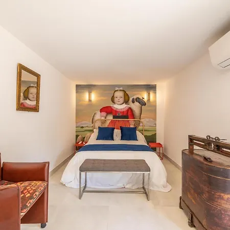 Vila Domain U Tempu Persu Sleeps 12 With Park