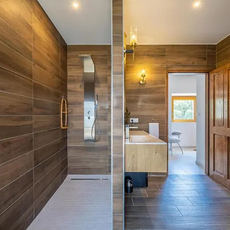 Domain U Tempu Persu Sleeps 12 With Park Вилла Портисьо