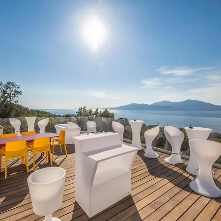 Вилла Domain U Tempu Persu Sleeps 12 With Park