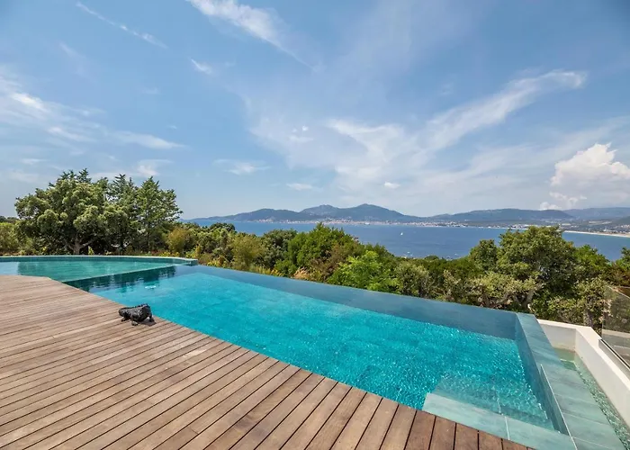 Domain U Tempu Persu Sleeps 12 With Park Villa