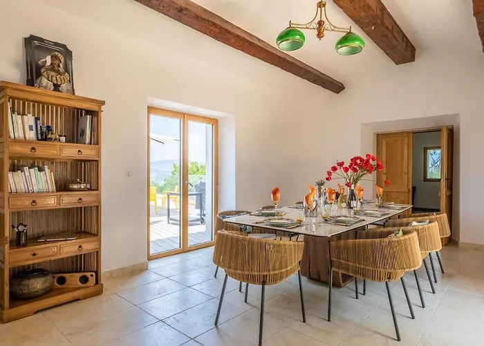 Domain U Tempu Persu Sleeps 12 With Park Villa *