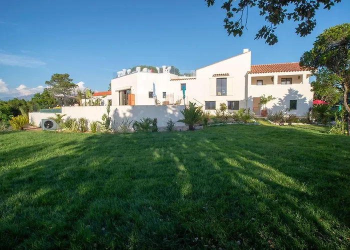 Villa Domain U Tempu Persu Sleeps 12 With Park *